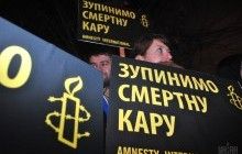 За 25 років українці стали негативніше ставитися до смертної кари та лояльніше до дошлюбного сексу – опитування