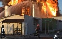 На Киевщине во время демонтажа резервуаров на бывшей нефтебазе "БРСМ" произошел пожар