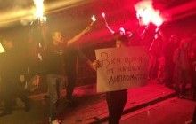У Москві кілька десятків російських радикалів напали на посольство України (відео)