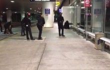 В аеропорту Лос-Анджелеса затримали чоловіка в костюмі Зорро, який був озброєний пластиковим мечем (відео)