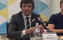 В замминистра финансов бросили тортом (фото)