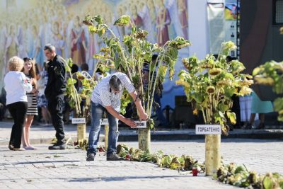 Фото Выставка ко 2-й годовщине трагедии под Иловайском «Блокпост Памяти» в Киеве 28 августа 2016
