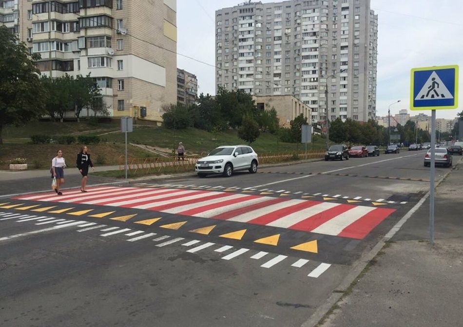 В Києві з'явилися нові підвищені переходи В Києві з'явилися нові підвищені переходи