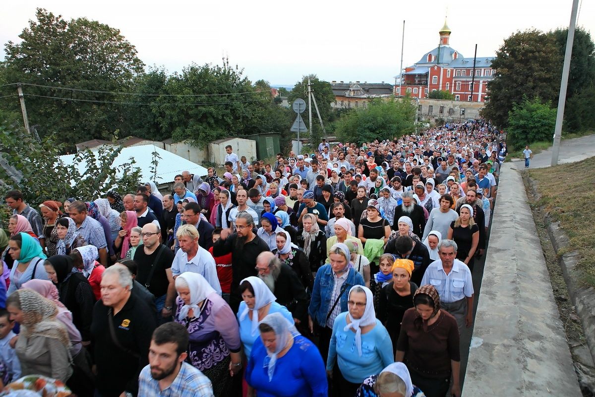 У Почаївській лаврі на урочистості на честь пам'яті преподобного Іова зібралися понад 5 тисяч віруючих (фото)