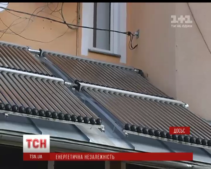 Кримськотатарська сім'я популяризує сонячну електростанцію на Буковині / Фото ТСН Кримськотатарська сім'я популяризує сонячну електростанцію на Буковині / Фото ТСН