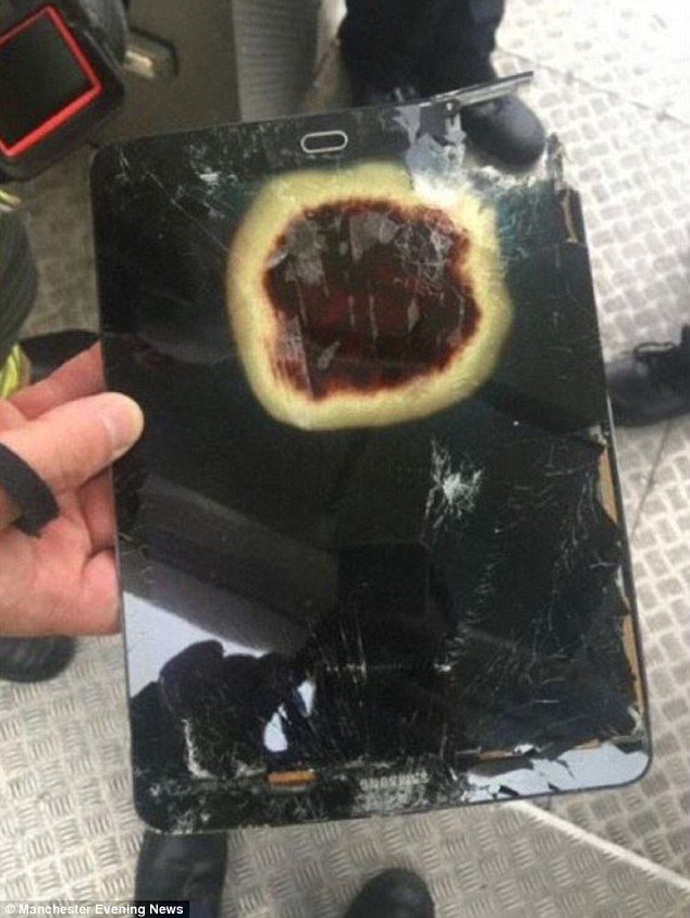 Літак вимушений був дійснити екстрену посадку через планшет Samsung, що загорівся Літак вимушений був дійснити екстрену посадку через планшет Samsung, що загорівся