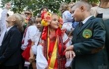 Вишиванки, танці та сонливі першачки: як в українських школах пройшло свято 1 вересня (фоторепортаж)