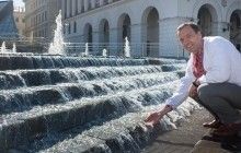 На Майдані Незалежності запрацював Каскадний фонтан із підсвіткою
