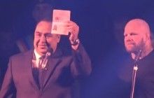 Скандальний американський боєць отримав паспорт "ЛНР" (відео)