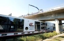 У Німеччині круїзний корабель зіткнувся з мостом: загинули двоє членів екіпажу (фото)
