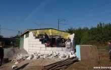 Жители поселка в Киевской области разрушили храм УПЦ МП (фото, видео)