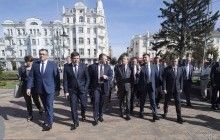 Гройсман і Ган запустили програму підтримки процесу децентралізації в Україні