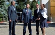Візит окупантів до Криму: МЗС назвало "нікчемною" поїздку Путіна та Медведєва до анексованого півострова