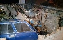 В Харькове грузовик разрушил жилой дом, приземлившись на него сверху (фото, видео)