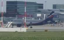 В аеропорту Варшави лайнер "Аерофлоту" зі 100 пасажирами на борту зіткнувся з польським літаком (фото)
