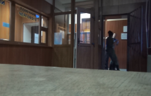 В Одесі поліція обмежилася доганою інспектору, що насильно випхнув жінку з відділку (відео)