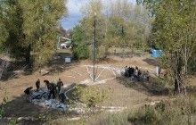 В Киеве активисты создали гигантские солнечные часы из мусора (фото)