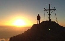 Відомі люди на Святій Горі Афон: рок-музикант, космонавт, голлівудська зірка і спадкоємець корони (рос.)