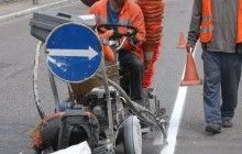 На Львівщині автомобіль наїхав на бригаду дорожньої служби, загинули водій та працівник