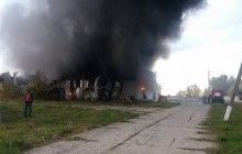 Спасатели 6 часов тушили пожар на предприятии под Киевом (видео)
