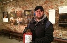У Москві штурмували виставку, присвячену війні на Донбасі: з'явилося відео