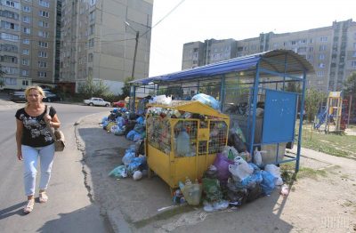 Во Львове жители из-за мусора перекрыли улицы