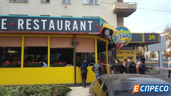 У київському кафе чоловік відкрив стрілянину, є постраждалі - фото 1