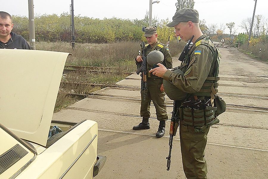 В зоне АТО нацгвардейцы задержали боевика "ДНР" / ngu.gov.ua В зоне АТО нацгвардейцы задержали боевика "ДНР" / ngu.gov.ua