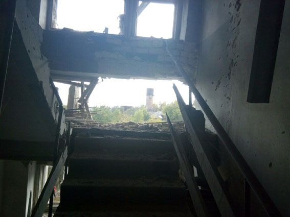 Последствия ночного обстрела боевиками Марьинки / dn.npu.gov.ua Последствия ночного обстрела боевиками Марьинки / dn.npu.gov.ua