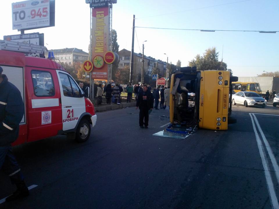 В Киевской области перевернулась маршрутка / kyivobl.dsns.gov.ua В Киевской области перевернулась маршрутка / kyivobl.dsns.gov.ua