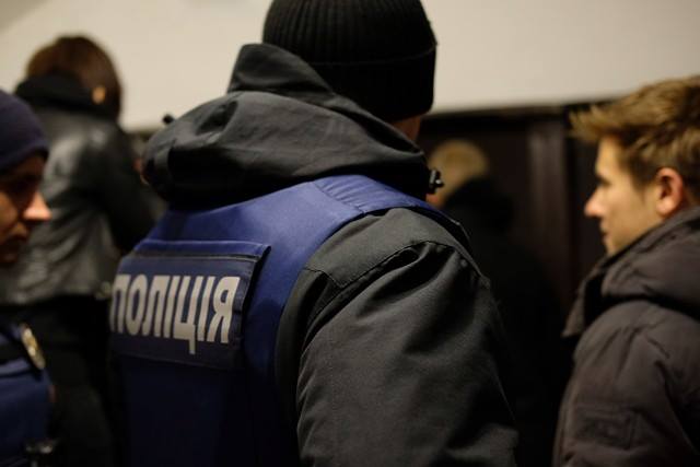 На місце події прибула поліція / ФОТО molbuk.ua На місце події прибула поліція / ФОТО molbuk.ua