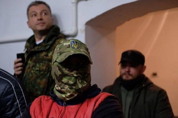 Активісти вимагали припинити показ фільму / ФОТО molbuk.ua Активісти вимагали припинити показ фільму / ФОТО molbuk.ua