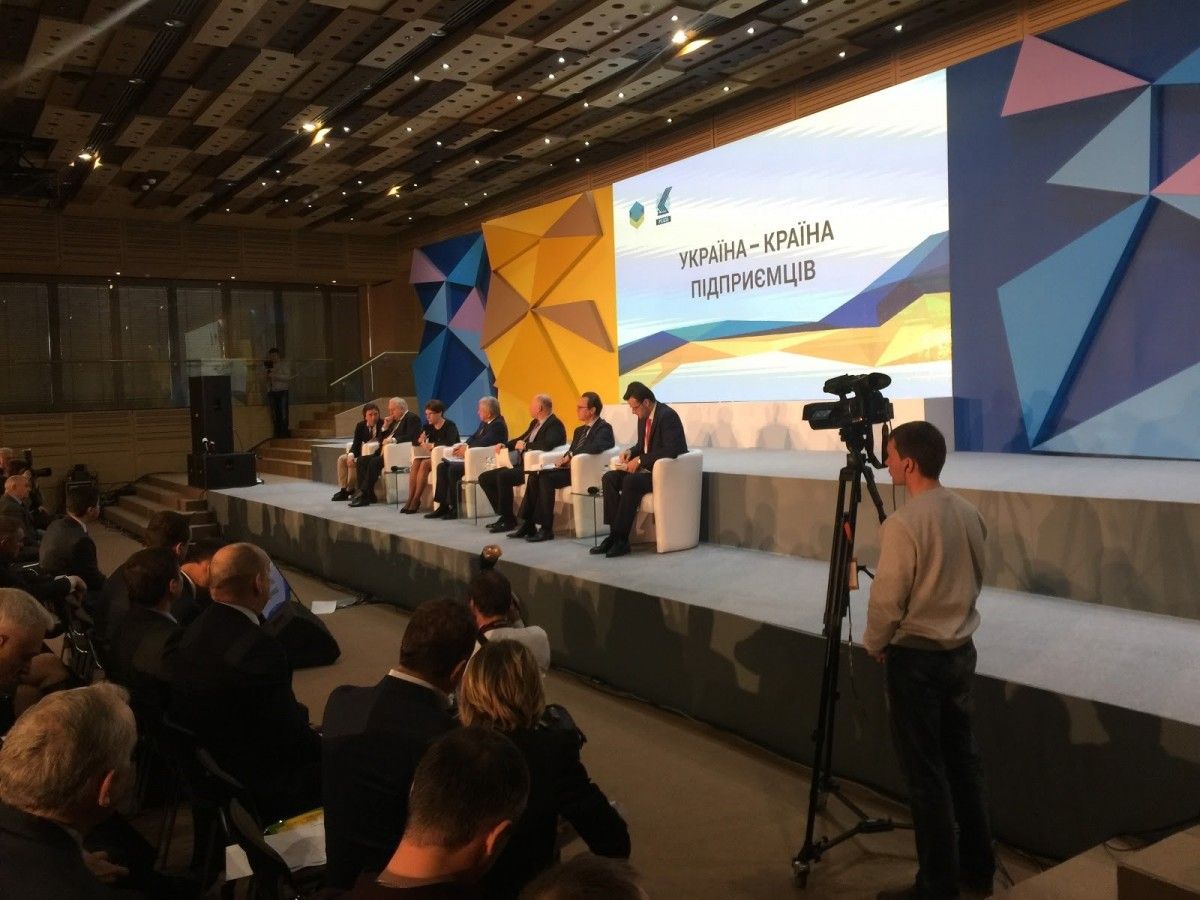 На підприємницькому бізнес-форумі банкіри розповіли, хто годує владу На підприємницькому бізнес-форумі банкіри розповіли, хто годує владу