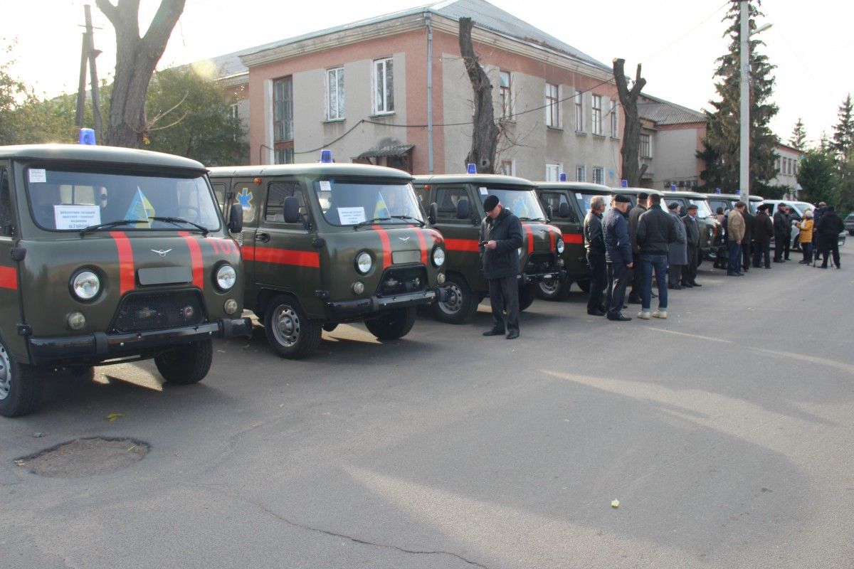Завдяки децентралізації місцеві громади Вінниччини вперше змогли придбати автомобілі швидкої допомоги Завдяки децентралізації місцеві громади Вінниччини вперше змогли придбати автомобілі швидкої допомоги