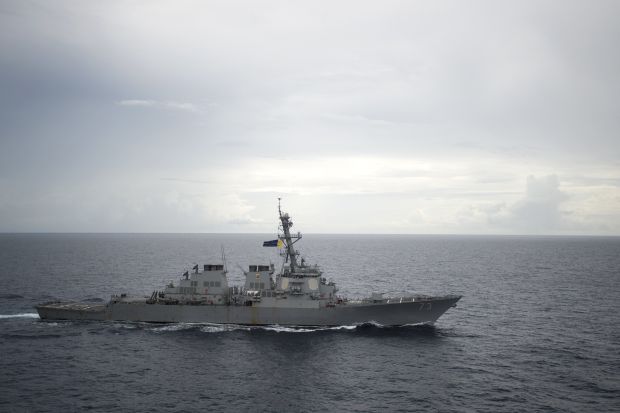 американский эсминец "USS Decatur" в Южно-китайском море / REUTERS американский эсминец "USS Decatur" в Южно-китайском море / REUTERS