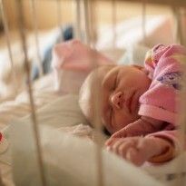 В Раде предложили увеличить выплаты при рождении ребенка 