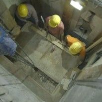 Археологи впервые за 500 лет сняли мраморную плиту с гроба Христа (видео)