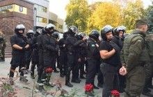 Справа про розстріл міліціонерів у Києві: після заворушень біля будівлі суду відкрили провадження