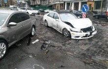 Mercedes crashes into monument to Heavenly Hundred hero downtown Kyiv (Photo)