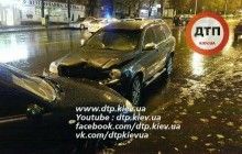 В Киеве произошло масштабное ДТП: водитель сбил двух пешеходов и столкнулся с пятью авто
