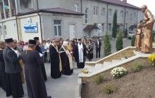 У Тернополі на території благодійного фонду "Карітас" відкрили пам’ятник святому Вінкентію де Полю