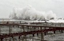 В Одессе у Морвокзала во время шторма затонула частная яхта