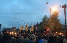 Участники шествия "Марш нации" применили пиротехнику возле Киево-Печерской Лавры