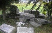 У Польщі вибачилися за осквернення пам’ятника воїнам УПА у Верхраті