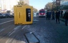 В Киевской области в результате ДТП перевернулась маршрутка, есть пострадавшие (фото)