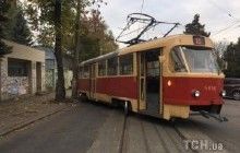 На столичному Подолі трамвай зійшов з рейок