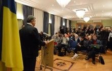Порошенко: Україна наполягає на звільненні заручників в форматі "всіх на всіх"