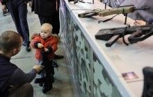 На Хмельниччині 2-річний хлопчик втратив око, вистріливши собі в обличчя з травматичної зброї