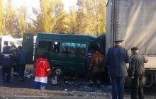 В Днепре столкнулись маршрутка и грузовик: 14 человек пострадало