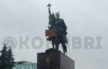 В Орле неизвестные надели мешок на голову памятника Ивану Грозному